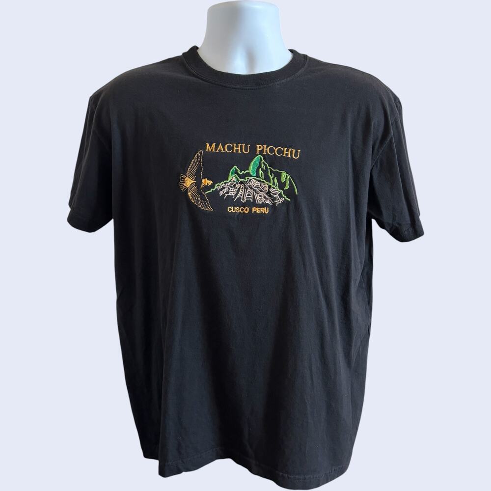 Manco Arts L Travel Embroidered Tee Black Regular